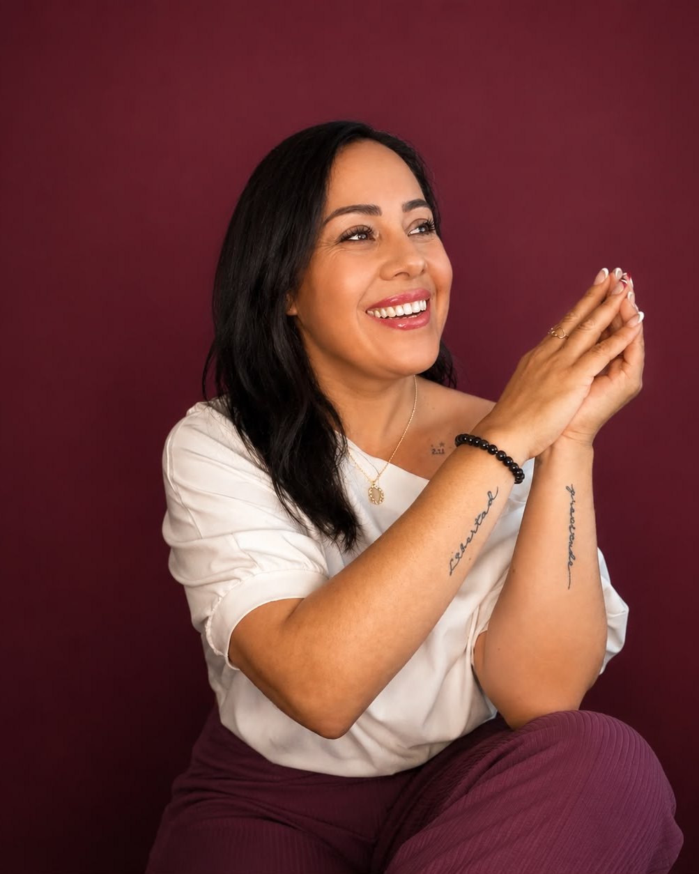 Anai Ríos sonriendo, retrato cálido